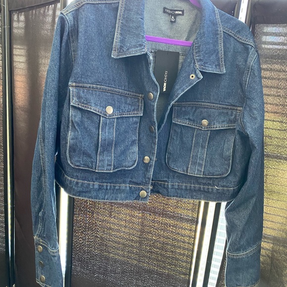 Jean jacket never worned. Cropped jean jacket. - Picture 2 of 3